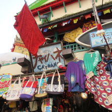 入り口からにぎやか