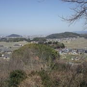 盆地にぽっかり浮かぶ三山