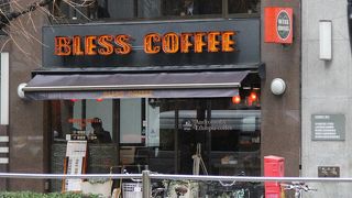 パンダちゃんがいっぱいいるカジュアルな雰囲気の店