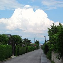 初夏の雲と武家屋敷～