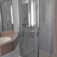 バスルームはシャワーのみですがホース式です