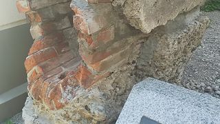 中華街にも遺構の碑があります。