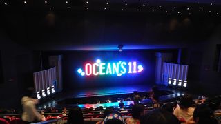 急勾配だけど２階席でも見やすい東京宝塚劇場