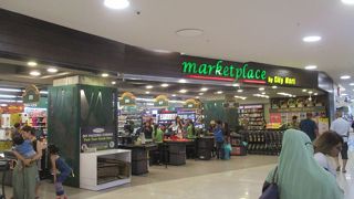 ジャンクション・シティ内の４階にあるマーケットプレイスを訪れました。