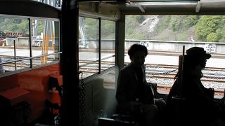 宇奈月温泉と欅平を結ぶ、まさにトロッコ列車です