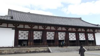 西院伽藍の一番奥にある大講堂