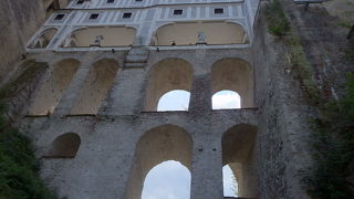 上からも下からも