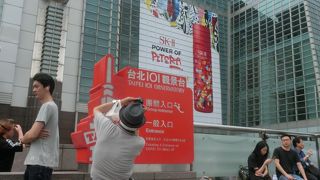 駅から101展望台エレベーターまでは結構ある