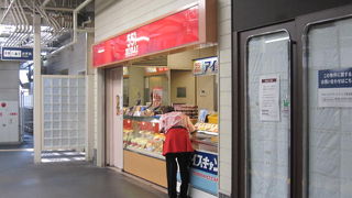 塚口駅の構内です