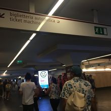 チケットマシンもある