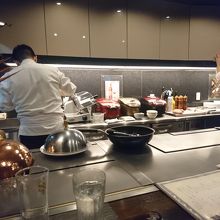 ランチタイムも営業