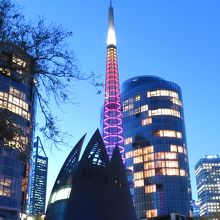 ライトアップされたスワンベル