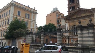 ローマで最も古い教会の1つ、昔は宿泊施設に泊まれたが…