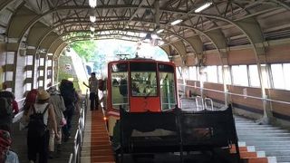 標高差５００メートルを７分で結ぶ。