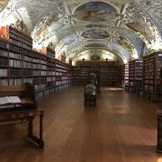 世界一美しい図書館