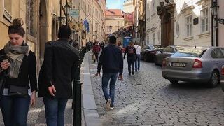 プラハ城への最後の坂道はかなりきつかった