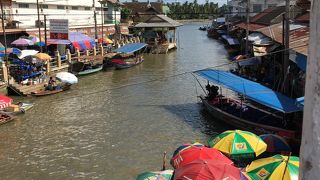 タイのローカルな水上マーケット