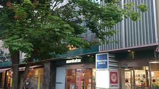 昔デパートだった場所のショッピングビル