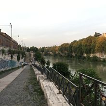 こういう下ってく夕方とかたまらん