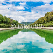 池の水面に映る青空や雲、周りの風景などがきれいでした。