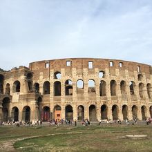 隣にはコロッセオ