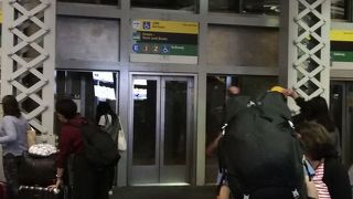 乗り換え結構歩きます