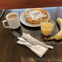 私が食べた朝食です。ワッフル焼き器がありました