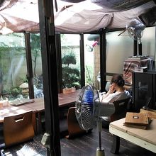 二階もあるみたいでした。ここはテラス席。