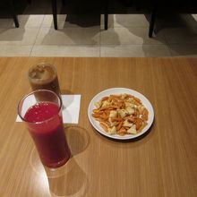 JAL国内線 サクララウンジ