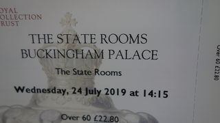 夏季のみ開館のステート・ルームの入場券は９時発売開始。フェルメールが見れます。