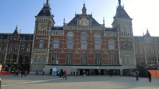 素敵な外観の中央駅