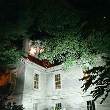 このアングルだと周りのビル群が入りません