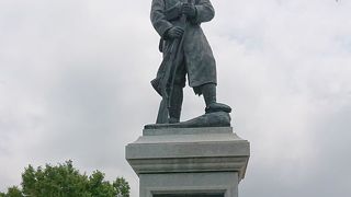 八甲田山を背に