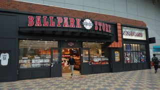 ジャイアンツグッズを中心にしたお土産店