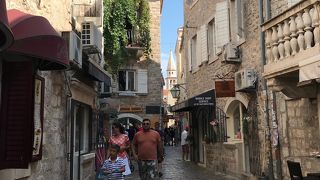 雰囲気のある中世の面影を残す小道が続く街並