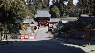 日本三大下り宮、階段を下がって社殿がある神社、貫前神社