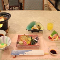 夕食はコース料理。