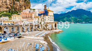 アマルフィの隣にある町です。海沿いの道をサレルノ方面に歩いて行きました。