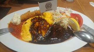 昔ながらの雰囲気と秋葉原が混ざった洋食屋