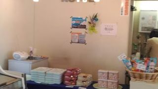 スウェーデンヒルズの玄関駅のショップ