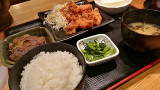 サラリーマンや学生の財布にやさしいボリュームたっぷりのランチ