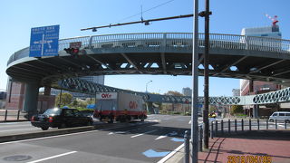 空の上の歩道橋です