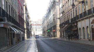 地下にはローマ時代の遺跡がある