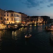 橋の上からの夜景