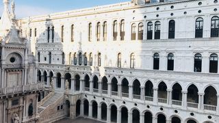 溜息の橋を渡りたくて入りました