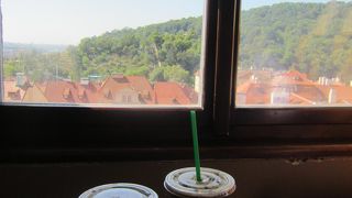 市街地を見下ろす席