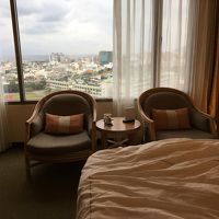 部屋はスーツケースは広げる余裕はあり