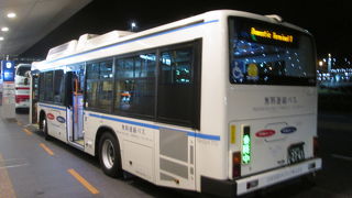 夜の羽田空港ターミナル間無料連絡バス