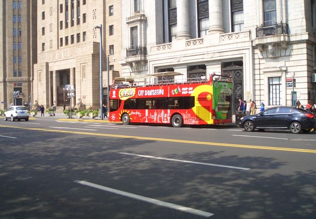 観光用バスも多いです