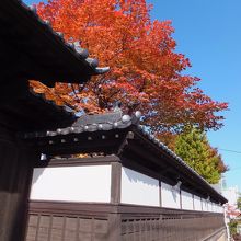 塀も残されました。